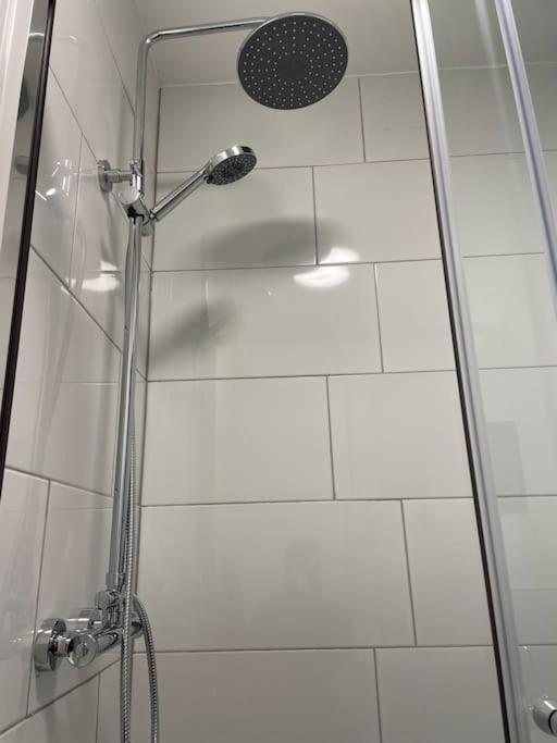 Modern Apartment With En-Suite & Private Kitchen Stoke-on-Trent Екстериор снимка